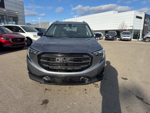 Used 2019 GMC Terrain SLE w/ Driver Convenience Package image 2