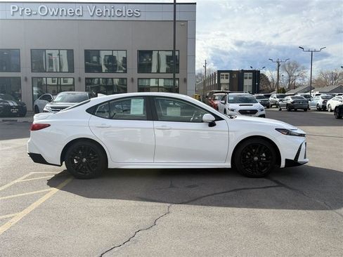 Used 2025 Toyota Camry SE image 8