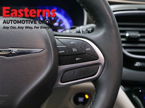 Used 2023 Chrysler Voyager LX image 16