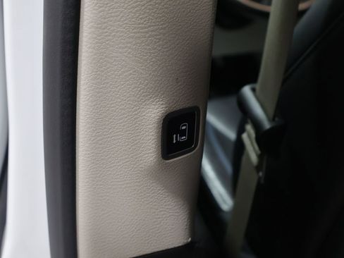 Used 2021 Chrysler Pacifica Touring-L w/ Uconnect Theater Family Group FWD image 20