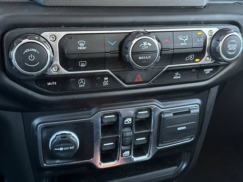 Certified 2022 Jeep Gladiator Sport AWD/4WD image 20