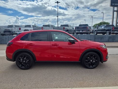 Used 2025 Honda HR-V Sport image 4