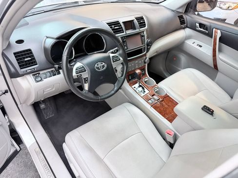 Used 2013 Toyota Highlander Limited w/ Protection Pkg AWD/4WD image 10