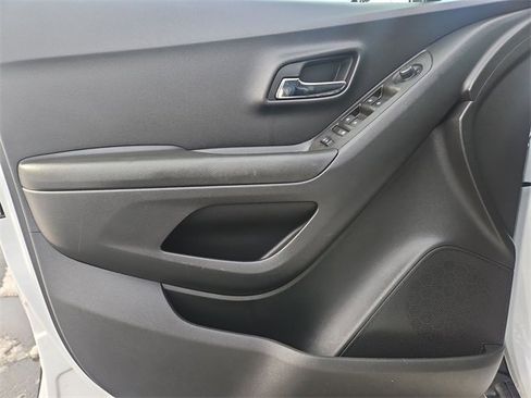 Certified 2022 Chevrolet Trax LT w/ Driver Confidence Package image 21