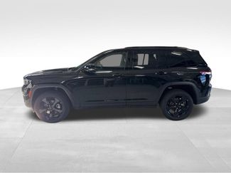 Used 2025 Jeep Grand Cherokee Limited w/ Black Appearance Package AWD/4WD video 2