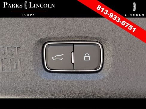 Certified 2025 Lincoln Navigator Reserve AWD/4WD image 8