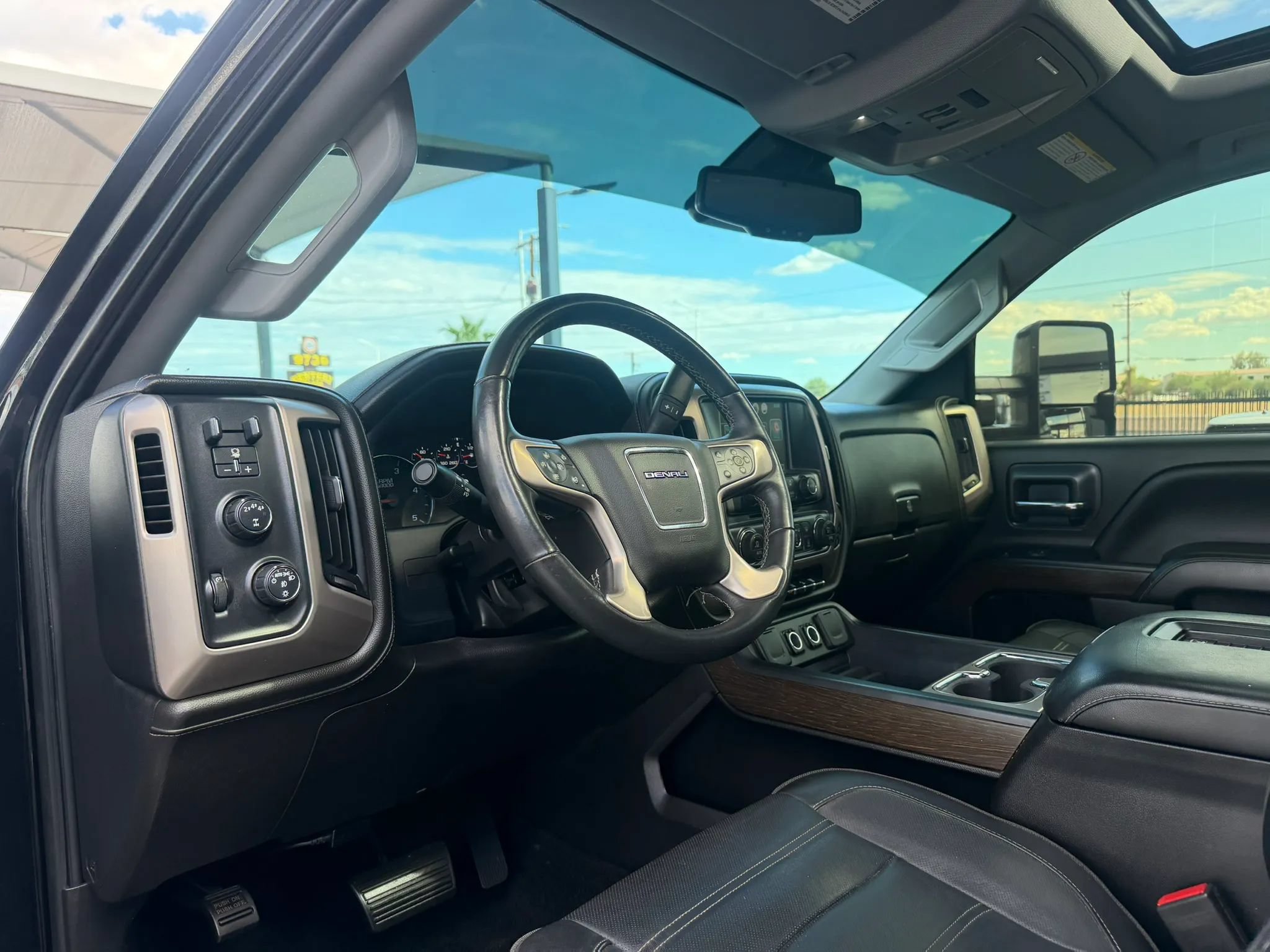 Used 2017 GMC Sierra 2500 Denali w/ Duramax Plus Package AWD/4WD image 22