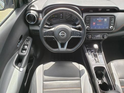 Used 2022 Nissan Kicks SR FWD image 16