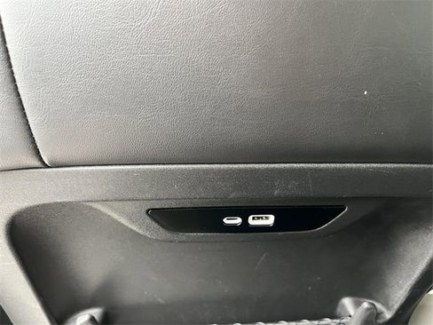 Used 2024 Chrysler Pacifica Touring-L image 27