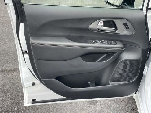 New 2026 Chrysler Pacifica Select FWD image 23
