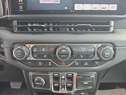 New 2026 Jeep Gladiator Sport AWD/4WD image 21