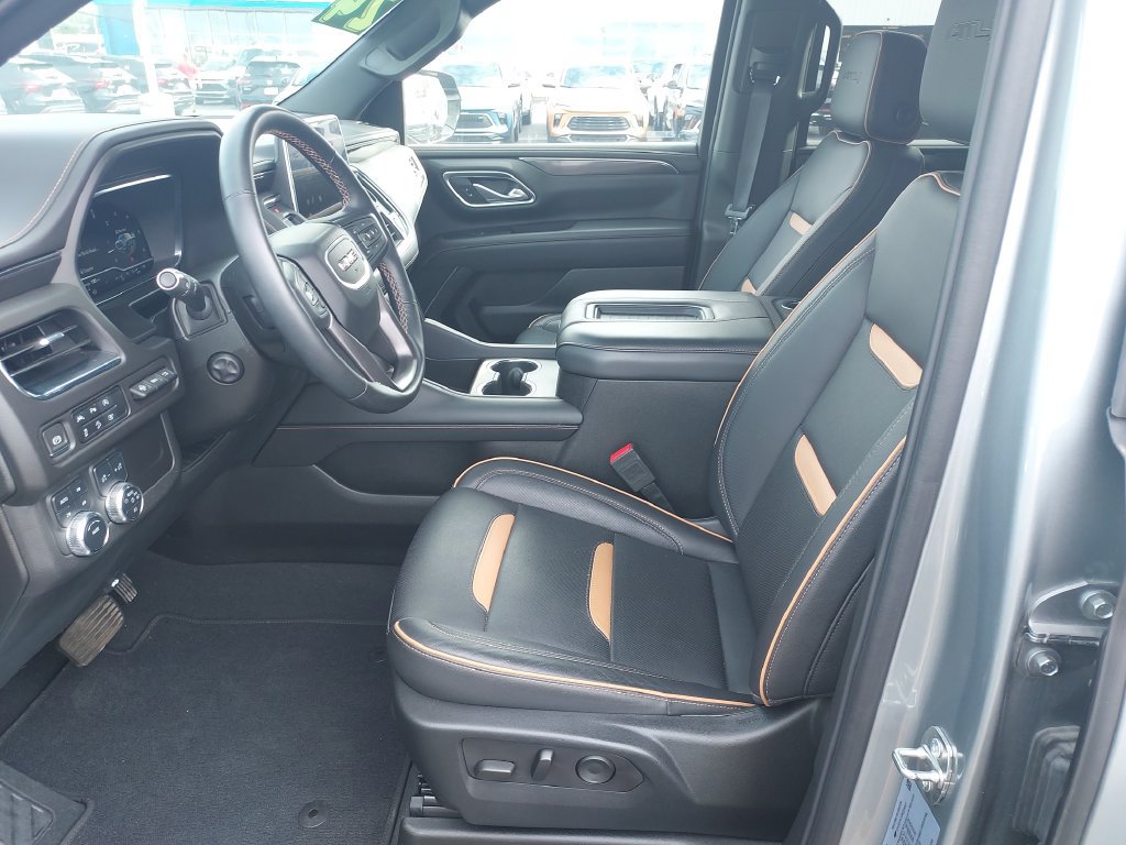 Used 2024 GMC Yukon AT4 w/ Technology Package AWD/4WD image 13