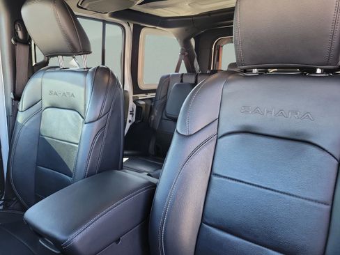 Used 2023 Jeep Wrangler Unlimited Sahara w/ Cold Weather Group image 16