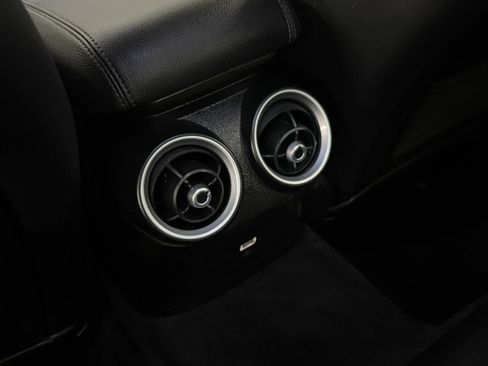 Used 2017 Alfa Romeo Giulia image 31