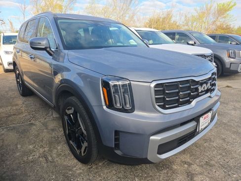 Used 2025 Kia Telluride S image 6