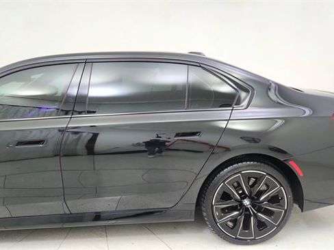 Used 2024 BMW 740i w/ Premium Package image 11