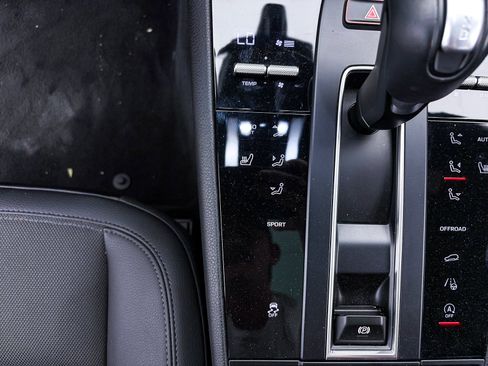 Used 2024 Porsche Macan image 28