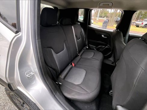 Used 2019 Jeep Renegade Sport image 19