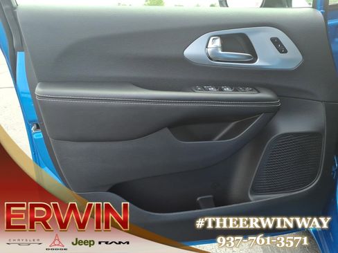 Used 2026 Chrysler Pacifica Limited w/ S Appearance Package FWD image 10