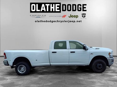 Used 2024 RAM 3500 Tradesman w/ Chrome Appearance Group AWD/4WD image 27
