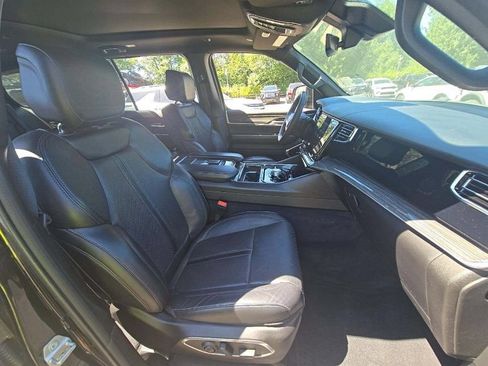 Used 2022 Jeep Wagoneer Series II w/ Premium Group I AWD/4WD image 6