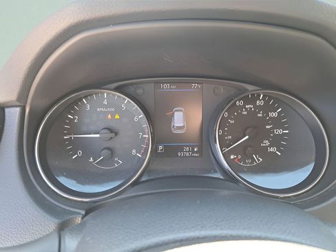 Used 2018 Nissan Rogue SV image 20