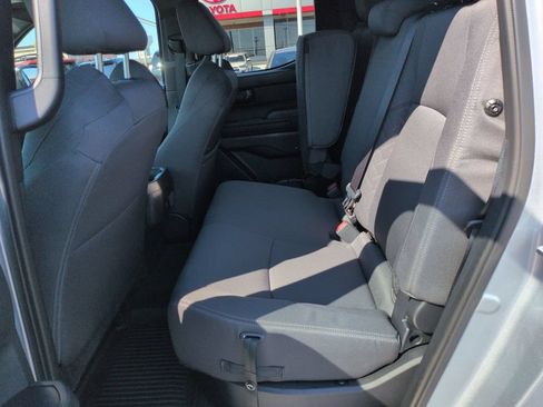 Used 2025 Toyota Tacoma SR5 AWD/4WD image 25