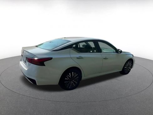 Used 2025 Nissan Altima 2.5 SV FWD image 13