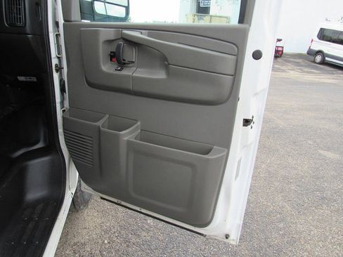 Used 2015 Chevrolet Express 2500 RWD image 11