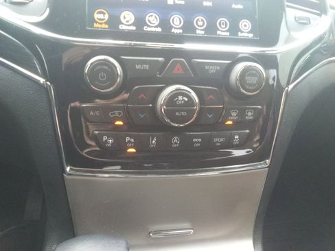 Used 2021 Jeep Grand Cherokee Overland image 22