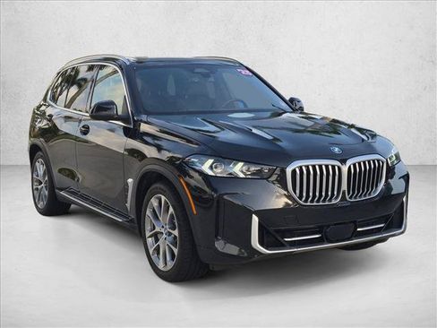 Used 2025 BMW X5 xDrive50e AWD/4WD image 3
