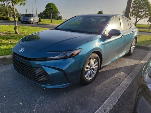 Used 2025 Toyota Camry LE w/ Convenience Package FWD image 3