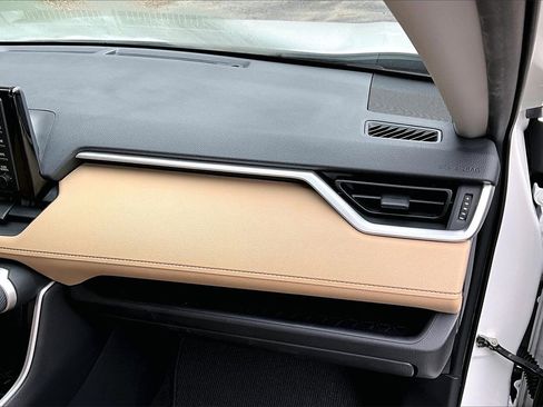 Used 2019 Toyota RAV4 LE image 23