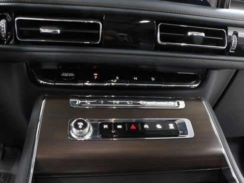 Used 2025 Lincoln Aviator Reserve w/ Equipment Group 201A AWD/4WD image 11