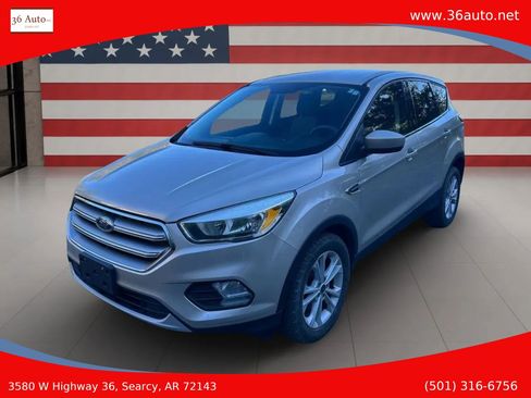 Used 2017 Ford Escape SE image 3