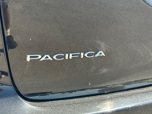 Used 2025 Chrysler Pacifica Select FWD image 13