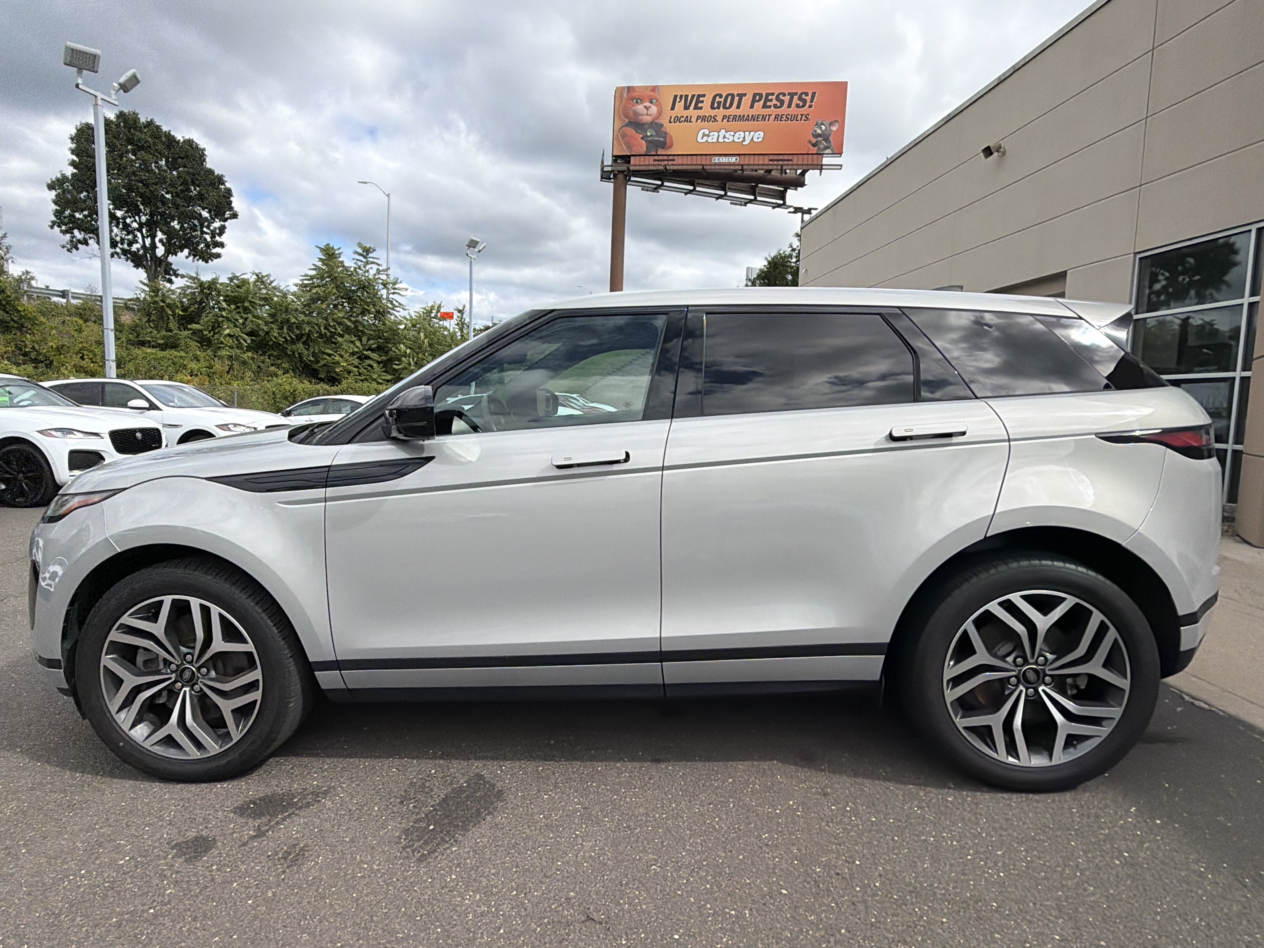 Used 2023 Land Rover Range Rover Evoque SE AWD/4WD image 7