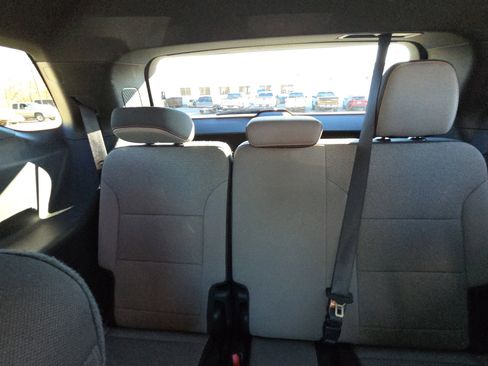 Used 2025 Chevrolet Traverse LT image 31