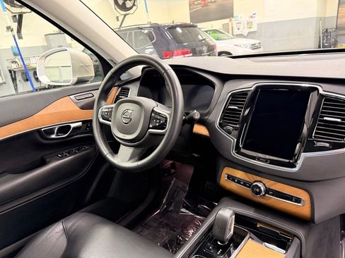 Used 2023 Volvo XC90 B6 Plus AWD/4WD image 31