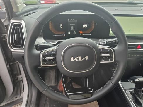 Used 2025 Kia Sorento S w/ Panoramic Sunroof Package FWD image 17