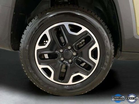 Used 2015 Jeep Renegade Trailhawk w/ Premium Leather Group image 28