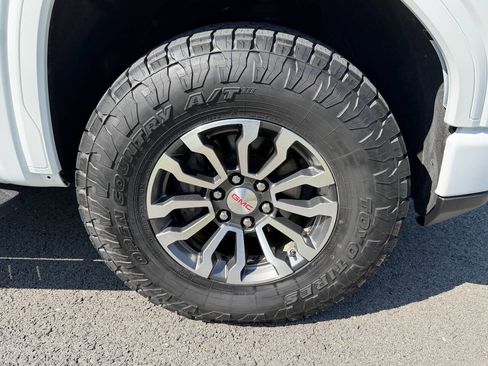 Used 2022 GMC Sierra 1500 AT4 w/ AT4 Premium Package AWD/4WD image 15