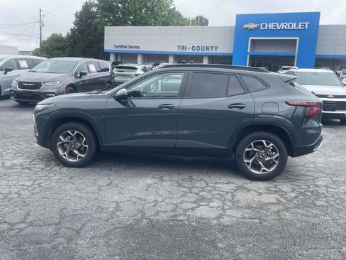 Used 2025 Chevrolet Trax LT FWD image 6