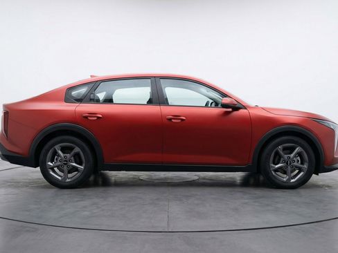 Used 2025 Kia K4 LXS image 11