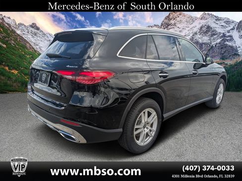 Used 2025 Mercedes-Benz GLC 300 4MATIC image 16