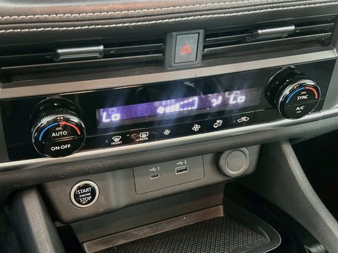 Used 2023 Nissan Rogue SV FWD image 23