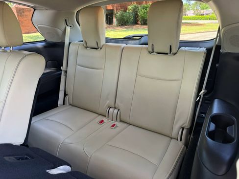 Used 2019 INFINITI QX60 Luxe w/ Essential Package FWD image 15