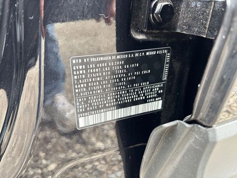 Used 2025 Volkswagen Taos SE image 29