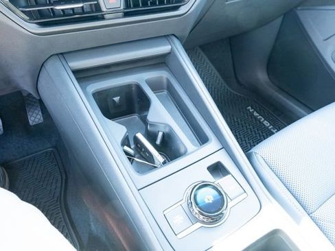 New 2026 Volkswagen Tiguan SE FWD image 22