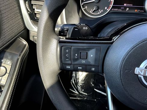 Used 2022 Nissan Rogue SV image 23